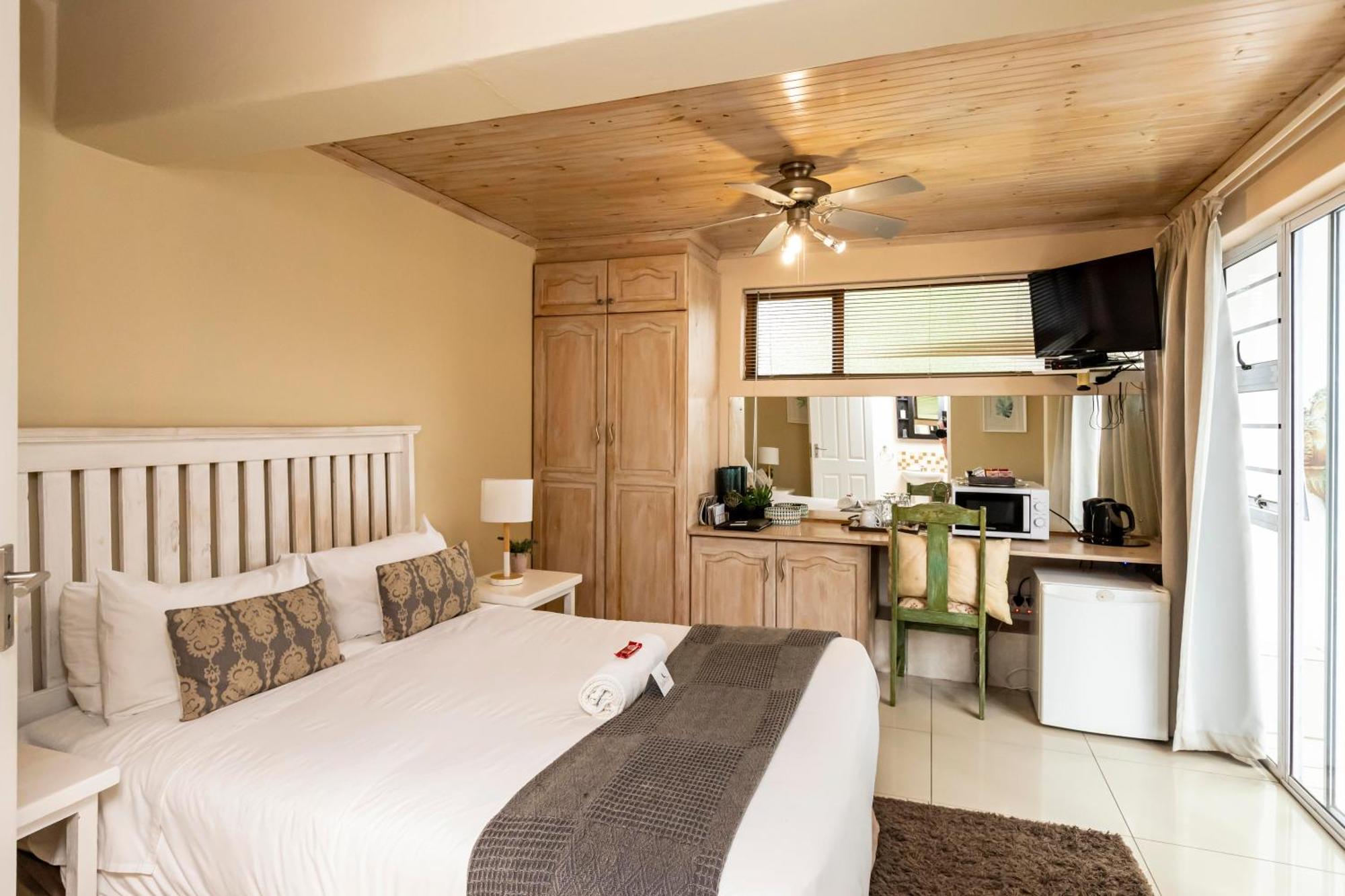 Fish Eagle Manor Bed & Breakfast East London Exterior photo